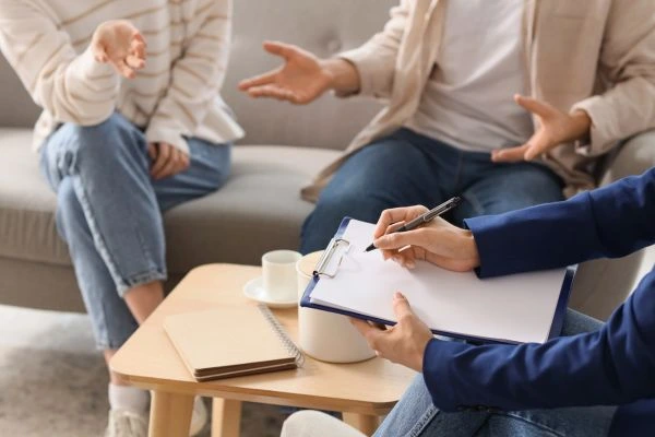 Image of divorce mediation Kettering in progress.